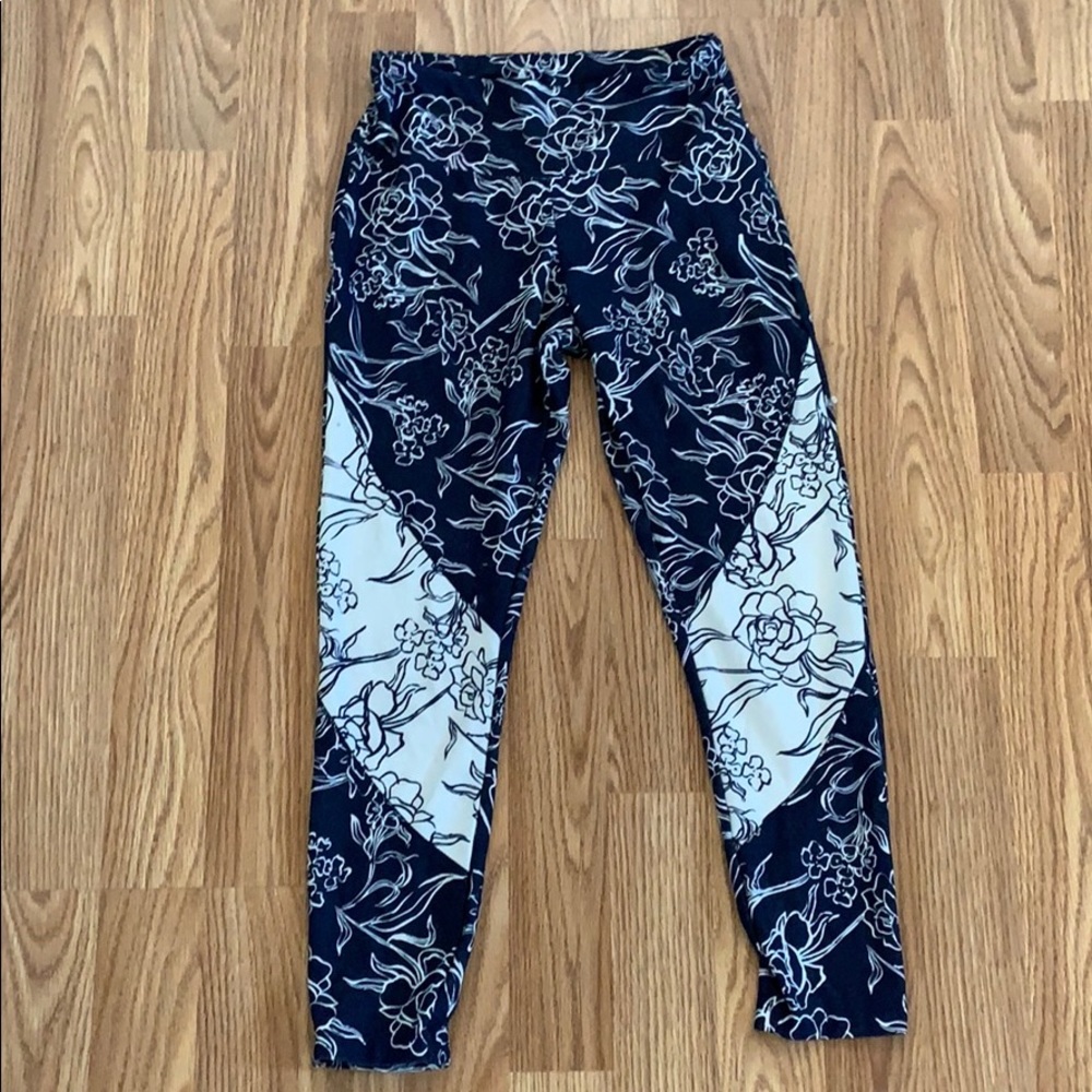 Balance collective 3/4 floral leggings xs